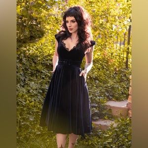 La Femme en Noir Baudelaire Swing Dress in Black